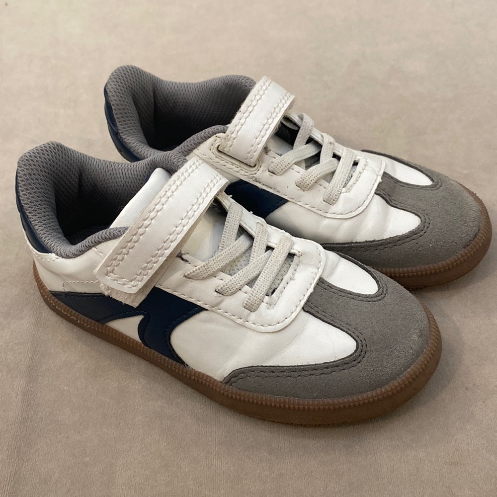 Preppy white sneakers